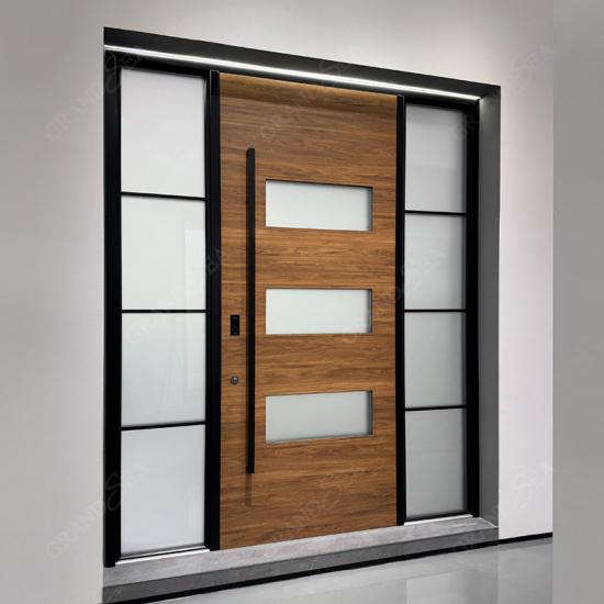 نحت باب أمامي خشبي